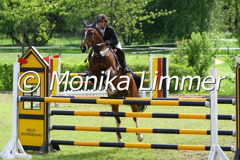 005M7090_Almes Boy_M Springen x.JPG